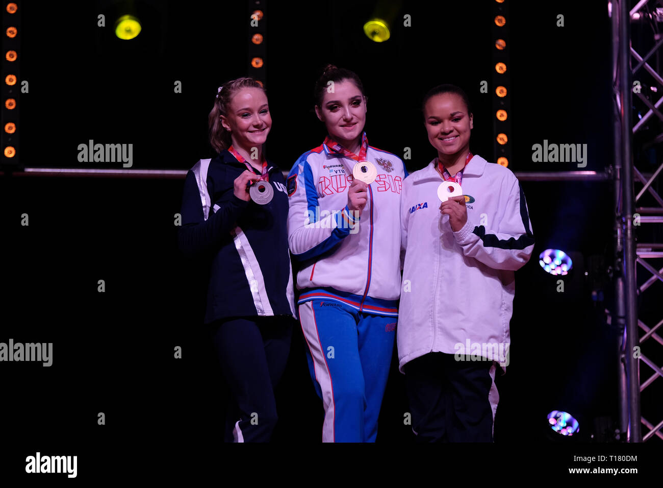 Birmingham, Regno Unito. 23 marzo 2019. Da sinistra a destra: Mccusker Riley (USA) con argento, Aliya Mustafina (RUS) con oro, Fidelis Thais (BRA) con bronzo a la donna della concorrenza cerimonia ginnastica per la Coppa del Mondo a Birmingham, Regno Unito. Credito: Giovanni Strondl. Credito: Giovanni Strondl/Alamy Live News Foto Stock