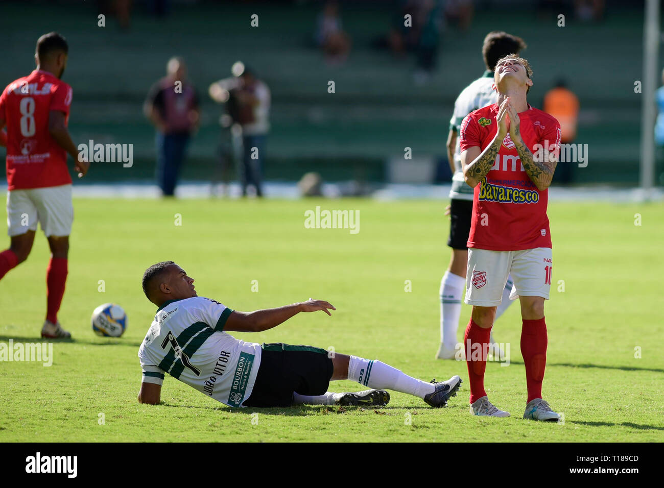 Curitiba, Brasile. 24 Mar, 2019. João Vitor e Willyan sotto durante la vs Coritiba Rio Branco. Partita valevole per il quarto round del Dirceu Kruger Cup. Campeonato Paranaense 2019. Principali Antônio Couto Pereira Stadium. Curitiba, PR. Credito: Reinaldo Reginato/FotoArena/Alamy Live News Foto Stock