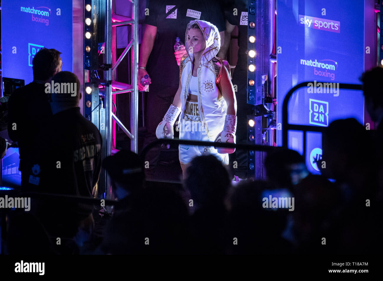 Londra, Regno Unito. 23 marzo, 2019. Shannon Courtenay vs Cristina Busuioc. Peso gallo Courtenay vince 40-36 su punti contro il bulgaro Busuioc durante il suo primo professionista lotta alla casella di rame Arena. Credito: Guy Corbishley/Alamy Live News Foto Stock