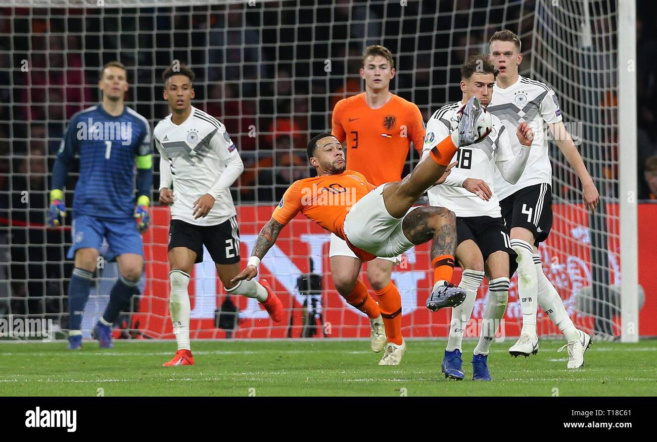 Amsterdam, Niederlande. 25 Mar, 2019. firo: 24.03.2019, Calcio, National Team Germany, UEFA, qualificazioni del Campionato Europeo 2010, Campionato Europeo qualifica 2020, Paesi Bassi, Olanda - GER, Germania 2: 3 Fallruckzieher DEPAY, Olanda prima GORETZKA | Utilizzo di credito in tutto il mondo: dpa/Alamy Live News Foto Stock