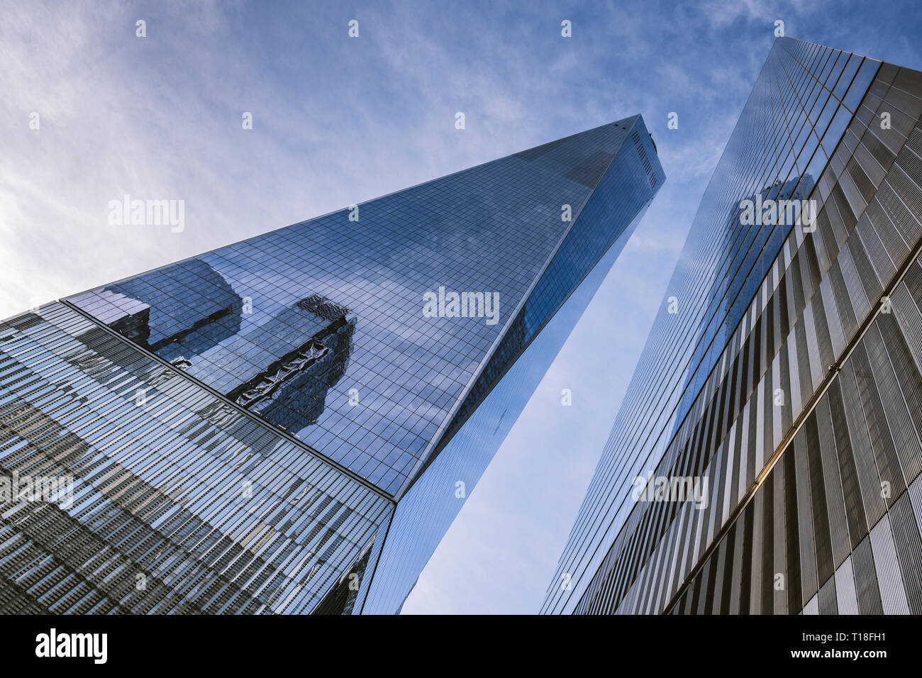 One World Trade Center come si vede dal livello del suolo. Foto Stock