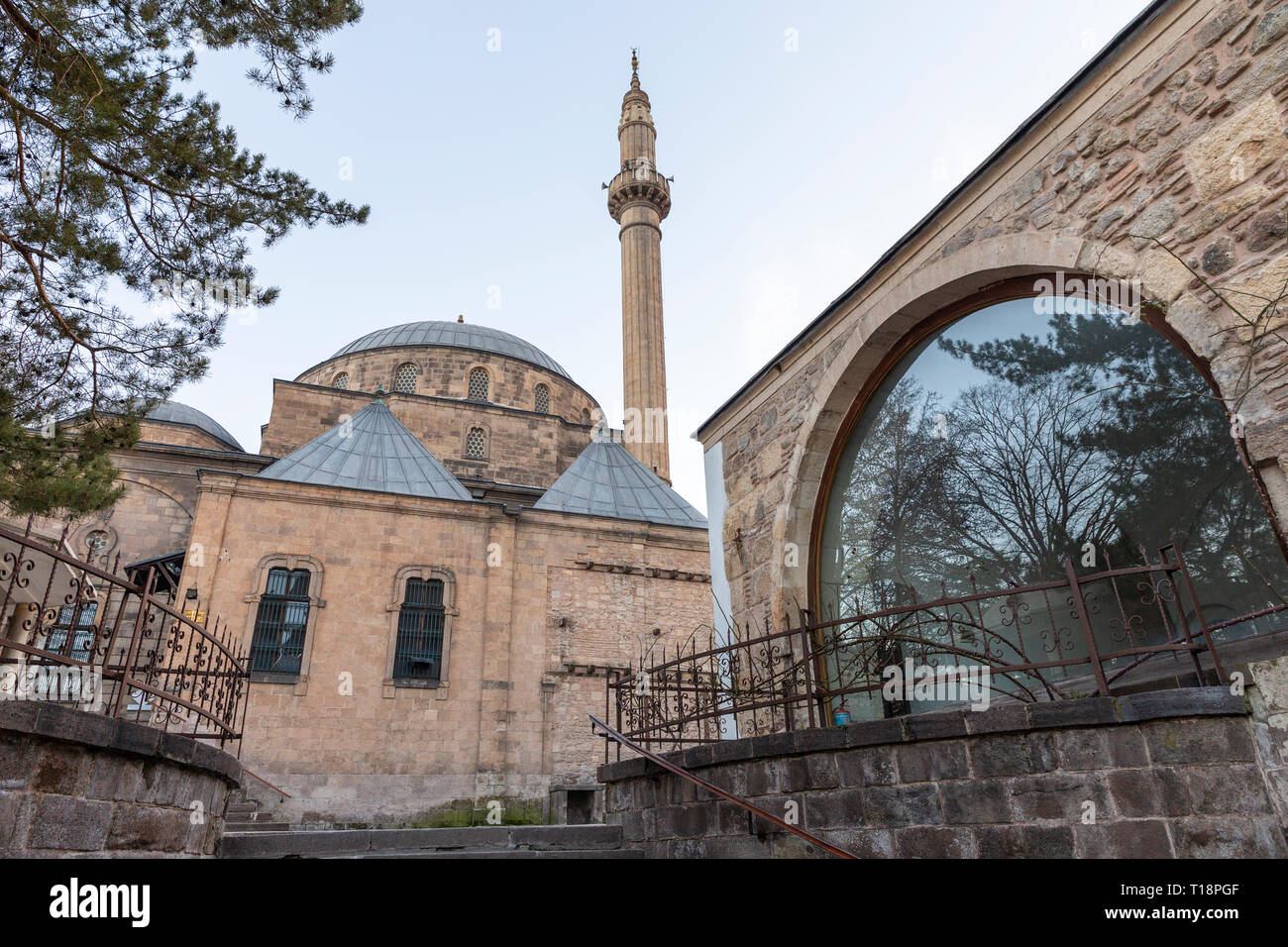 La moschea Mevlevi vista in Afyonkarahisar. Moschea è uno dei più importanti luoghi di holly dopo Konya. Afyonkarahisar è una città nella Turchia occidentale. Foto Stock