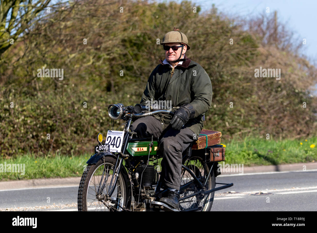 Beeding superiore, East Sussex, Regno Unito. Il 24 marzo 2019. Sunbeam Motor Cycle Club festeggia il suo ottantesimo Londra a Brighton run. Tutte le macchine che partecipano Foto Stock