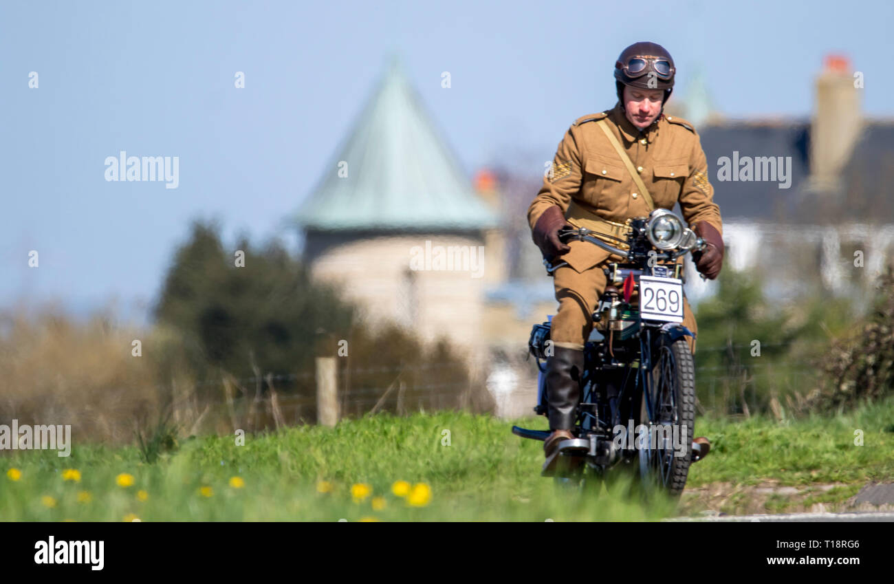 Beeding superiore, East Sussex, Regno Unito. Il 24 marzo 2019. Sunbeam Motor Cycle Club festeggia il suo ottantesimo Londra a Brighton run. Tutte le macchine che partecipano Foto Stock