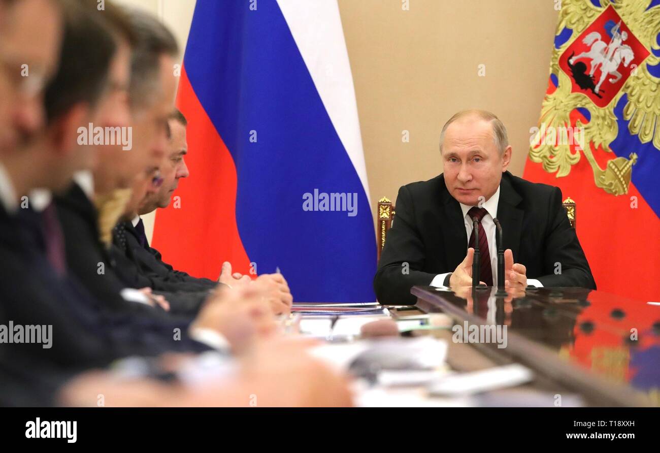 Il presidente russo Vladimir Putin ha presieduto una riunione dei capi di Stato e di governo presso il Cremlino Marzo 20, 2019 a Mosca, in Russia. Foto Stock
