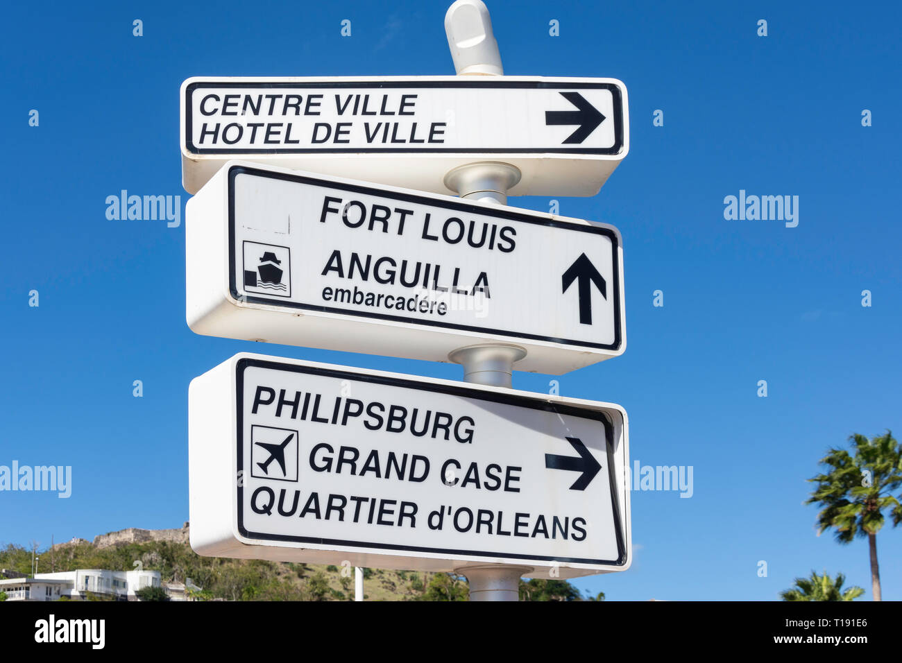 Direzione del traffico di segni, Boulevard de France, Marigot, Saint Martin, Piccole Antille, dei Caraibi Foto Stock