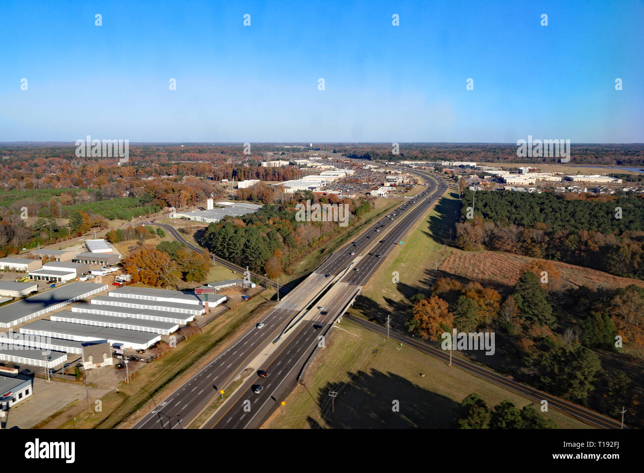 Flowoood, MS - USA / Dicembre 2, 2018: Lakeland Drive e Autostrada 25 in Flowood, MS Foto Stock