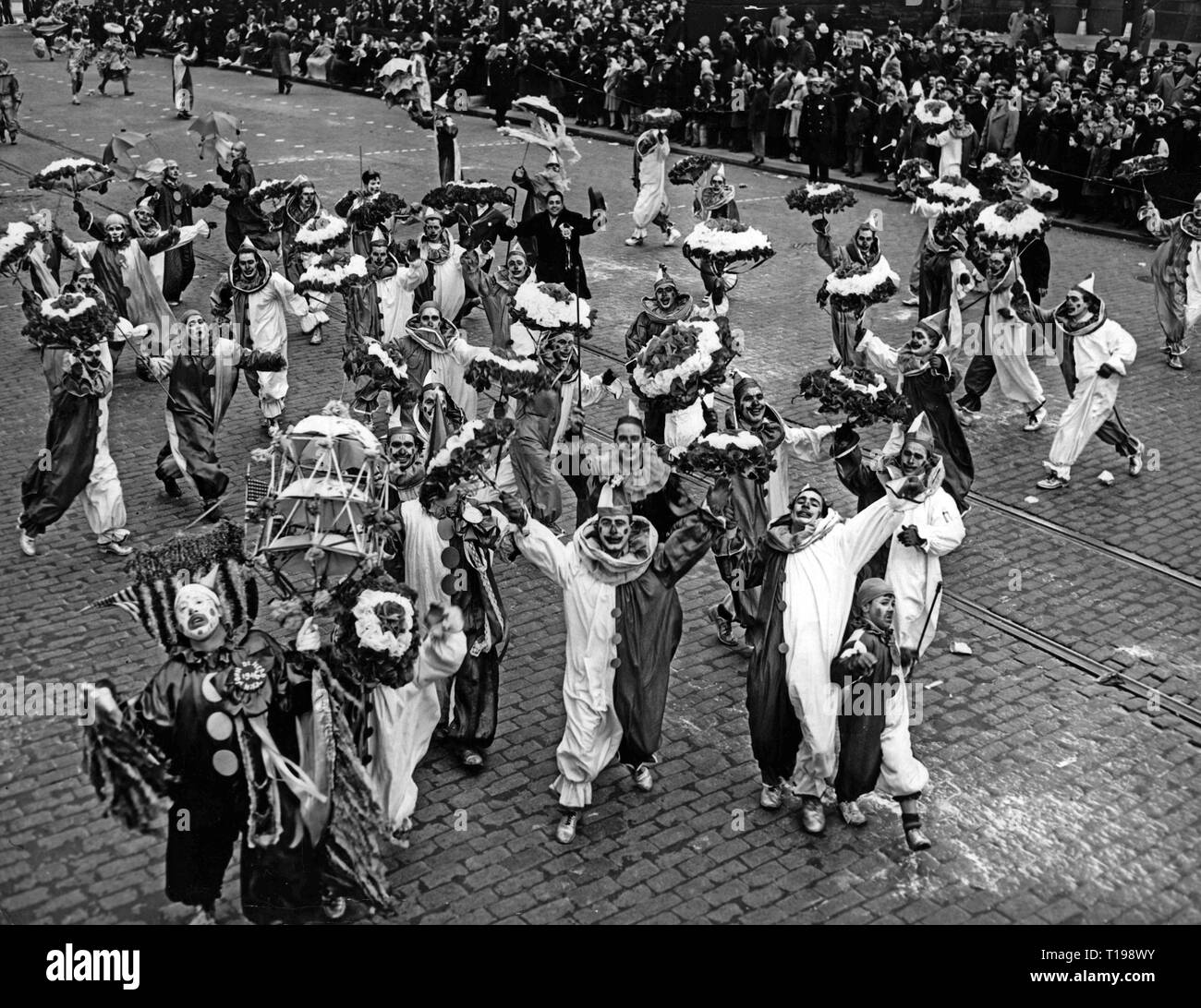Feste di Carnevale Martedì Grasso, lunedì processione, Renania, Repubblica federale di Germania degli anni cinquanta, Additional-Rights-Clearance-Info-Not-Available Foto Stock