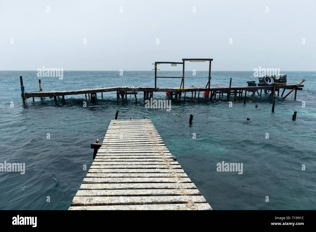 Beacon Island prima di riabilitazione, le baracche di pesca ora sono stati rimossi. Beacon Island era conosciuto come Batavia nel cimitero del dai superstiti di Bata Foto Stock