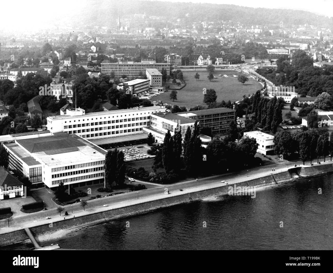 Geografia / viaggi storico, Germania, città e comunità, Bonn, edificio, Bundeshaus (Parlamento) (Palazzo del Parlamento), il vecchio edificio, ala sud e Bundesrat ala, vista esterna, fotografia aerea, sessanta, Additional-Rights-Clearance-Info-Not-Available Foto Stock