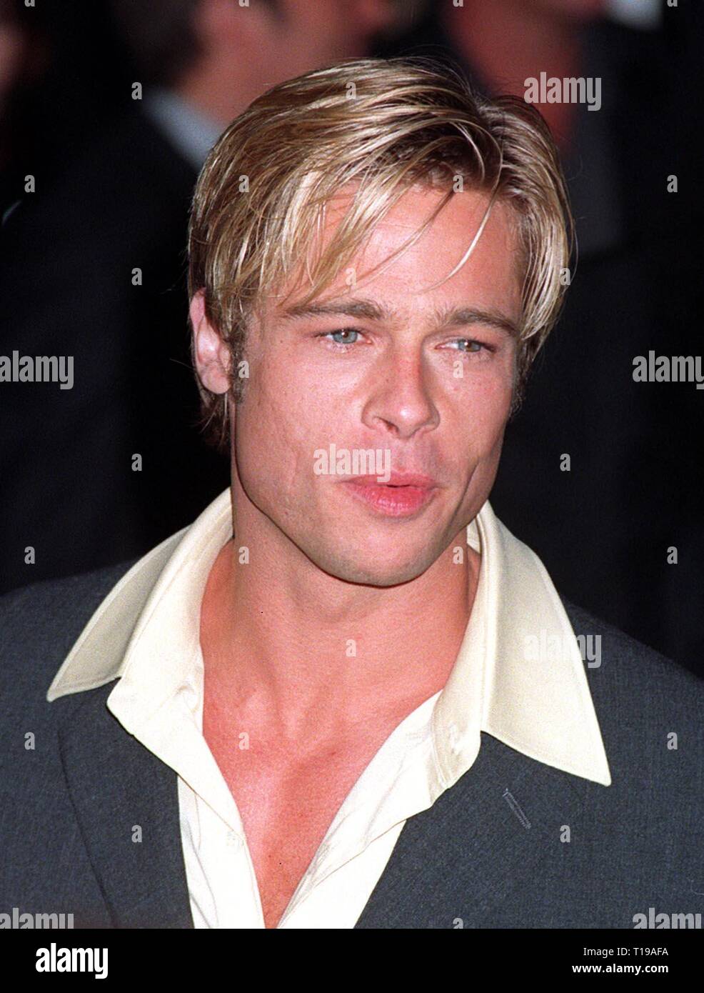 LOS ANGELES, CA. Ottobre 06, 1997: Attore BRAD PITT alla premiere di Los Angeles del suo nuovo film, "Sette Anni in Tibet". Foto Stock