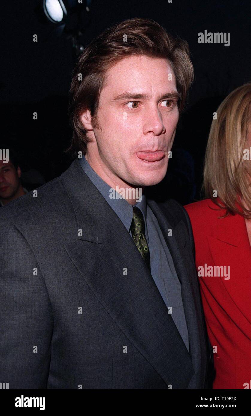 LOS ANGELES, CA - Aprile 8, 1998: Attore jim carrey alla prima mondiale di "città degli angeli", che stars Nicolas Cage & Meg Ryan. Foto Stock