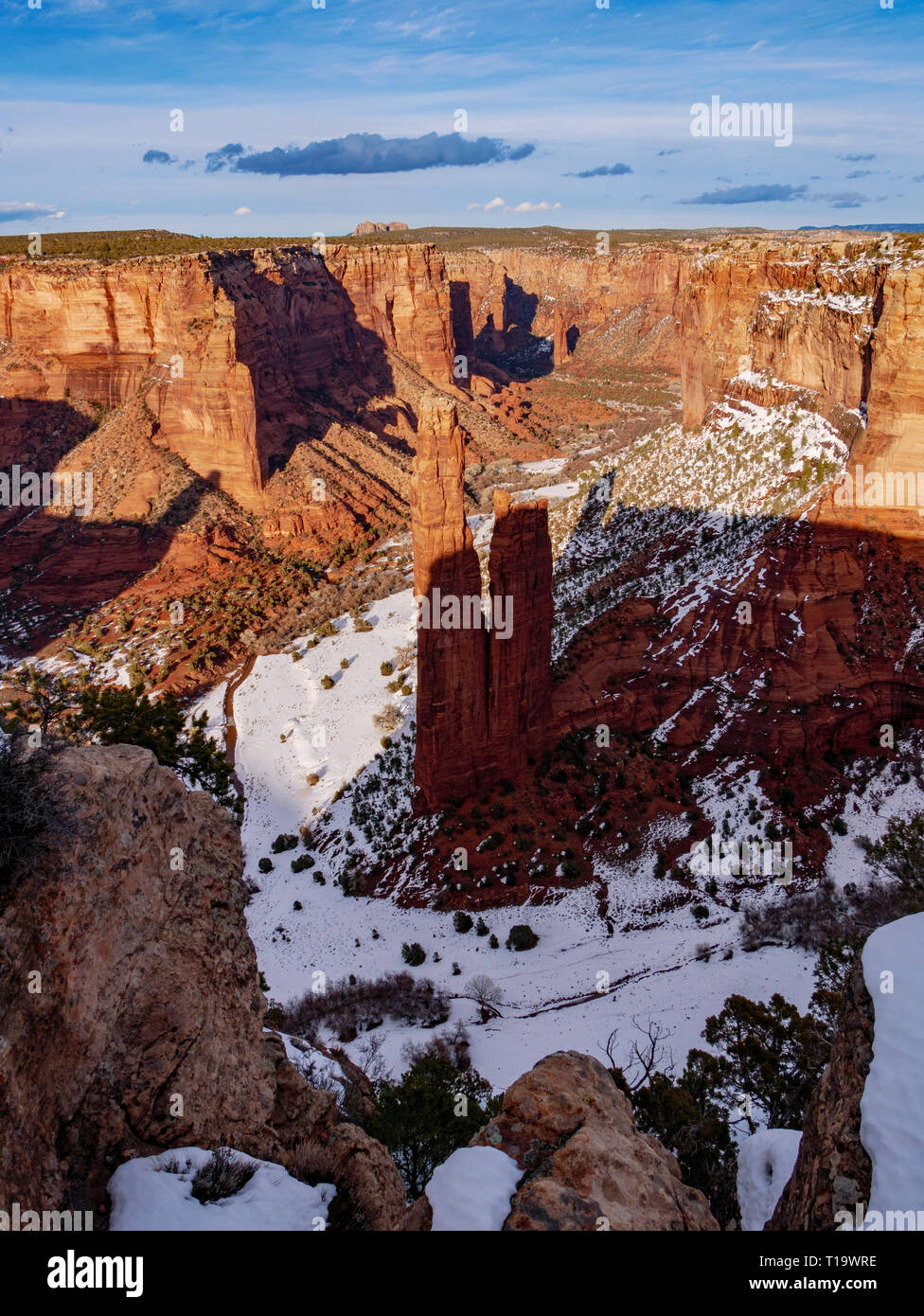 Spider Rock vista da Spider Rock si affacciano, Canyon De Chelly National Monumnet, Arizona. L'unico monumento nazionale somministrata nativi americani. Foto Stock