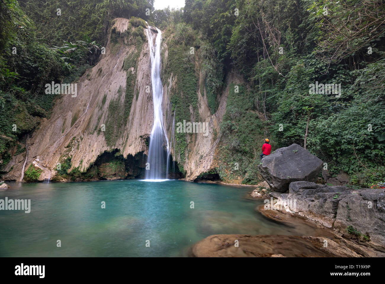 La bellezza di Khuoi Nhi cascata in Thuong Lam, Na Hang, Tuyen Quang Provincia, Vietnam Foto Stock