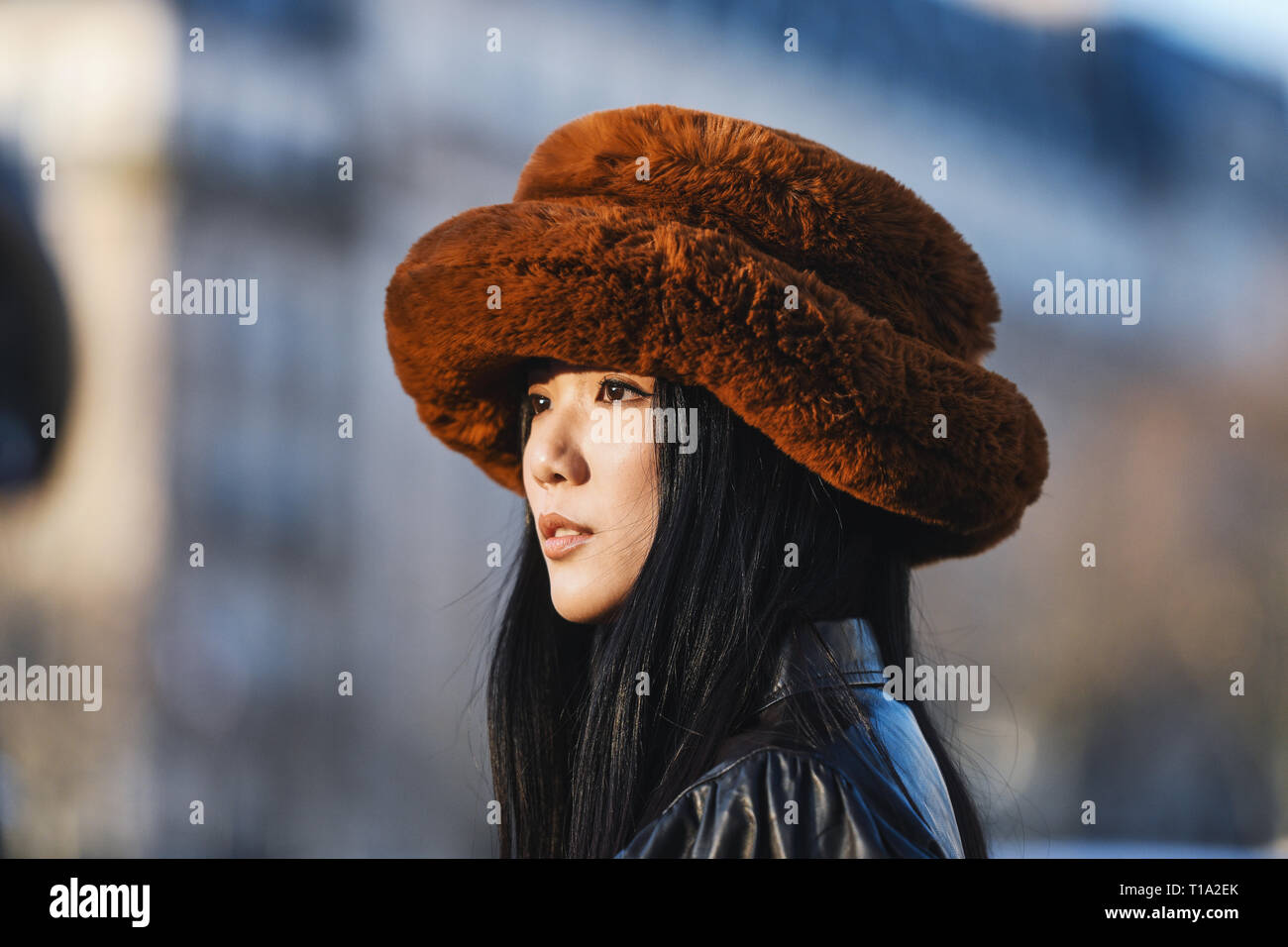 Parigi, Francia - 27 Febbraio 2019: Street style abito - Yoyo Cao prima di una sfilata di moda durante la settimana della moda di Parigi - PFWFW19 Foto Stock