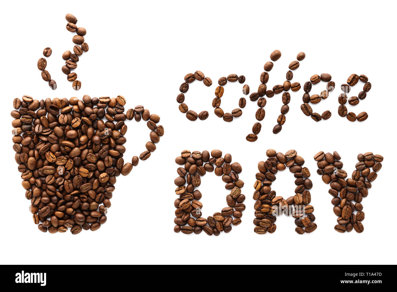 Coffee Day background creativo con tazza di chicchi di caffè e scritte. Isolato. Foto Stock