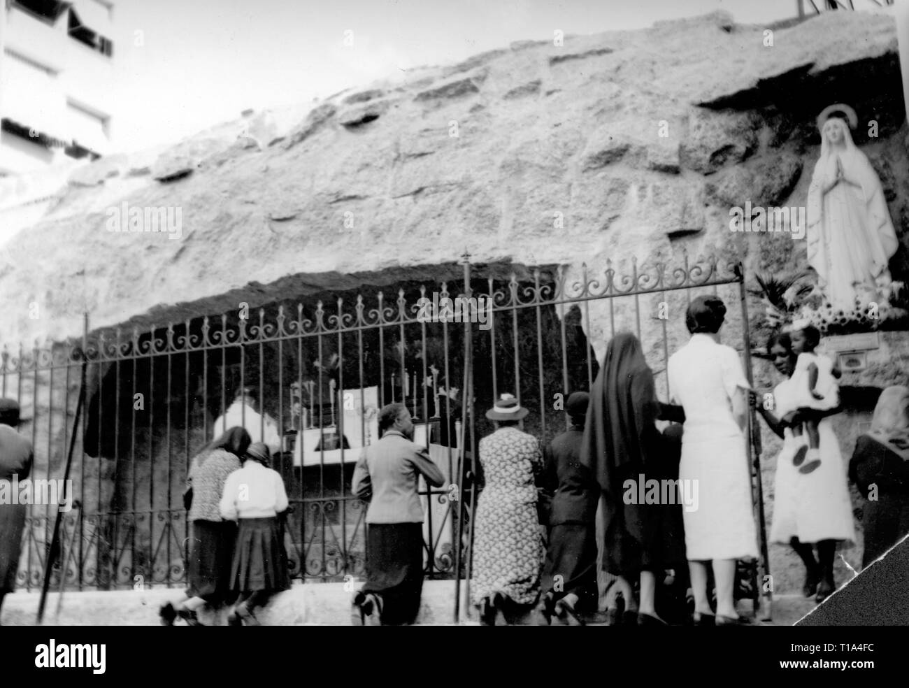 Geografia / viaggi, Brasile,Rio de Janeiro, chiese, replica della grotta di Lourdes, circa 1950, Additional-Rights-Clearance-Info-Not-Available Foto Stock
