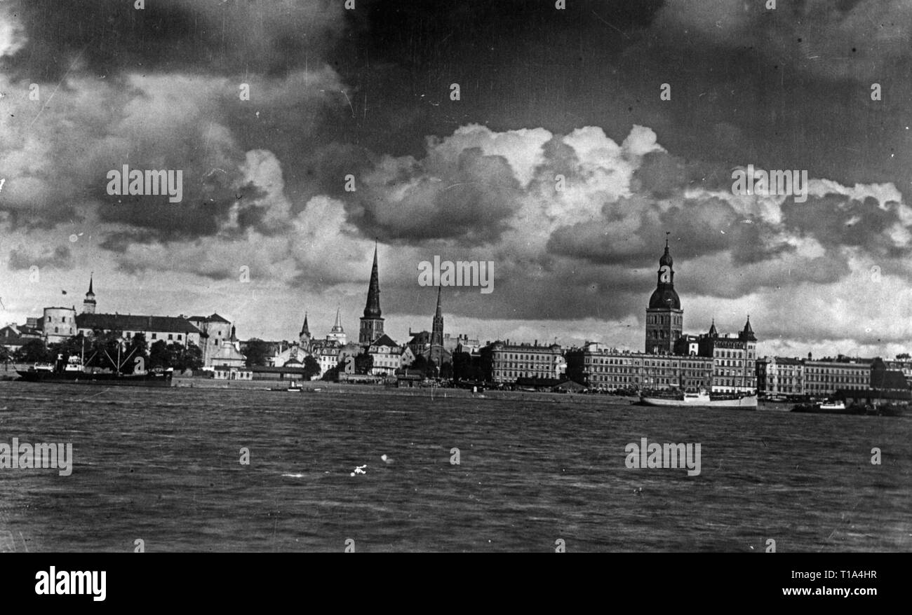 Geografia / viaggi storico, Lettonia, città e comunità, Riga, vista attraverso la Dagauva, fine 1930, Additional-Rights-Clearance-Info-Not-Available Foto Stock