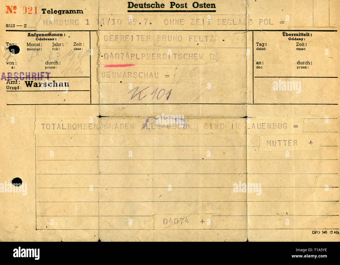 Germania, WW II, telegramma dal 7.8.1943 ad un soldato tedesco in Polonia che in Amburgo dal raid aereo tutto è distrutto ma la famiglia è in buone condizioni e in un'altra città chiamata Lauenburg., Additional-Rights-Clearance-Info-Not-Available Foto Stock