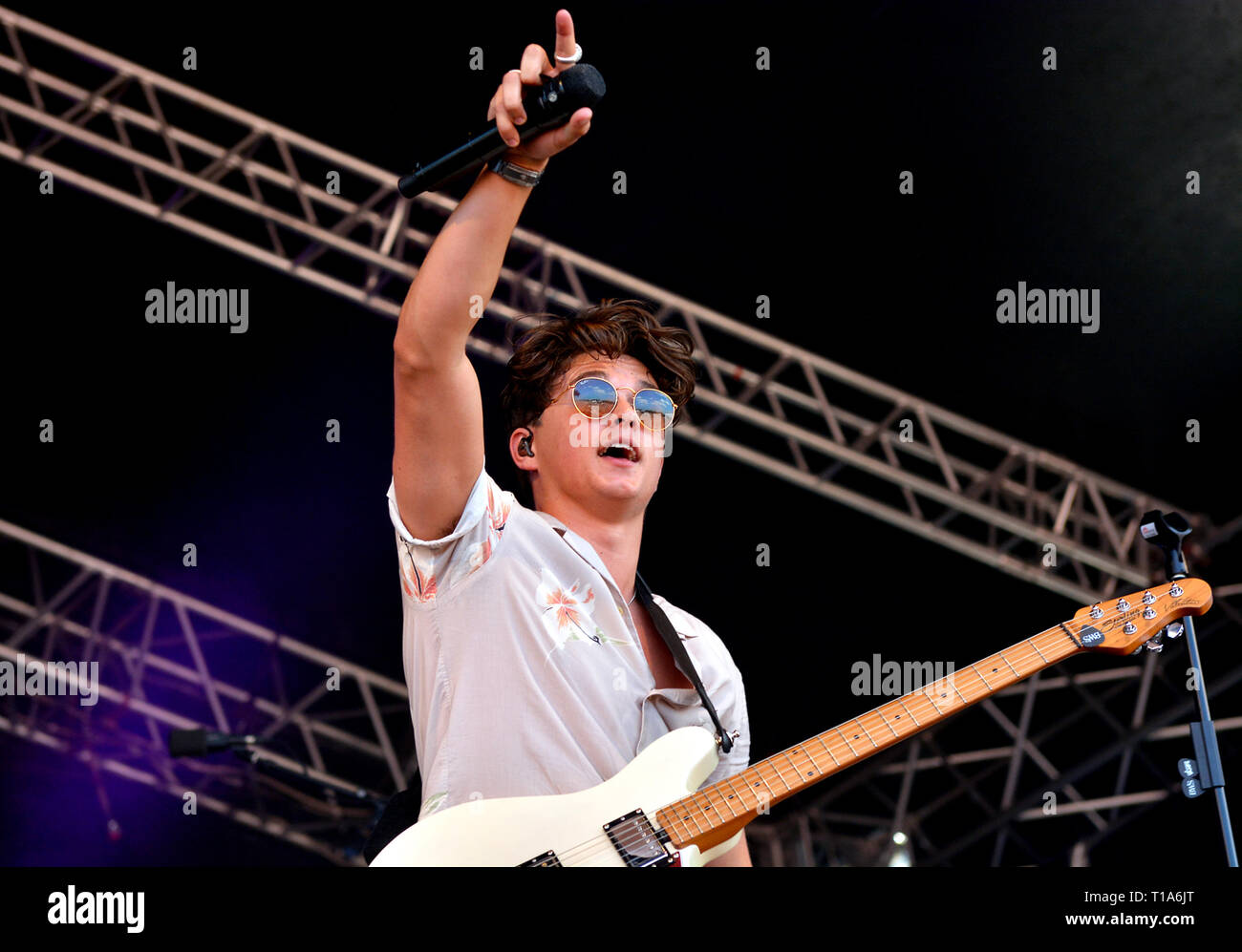 Bradley Simpson cantante del gruppo pop britannico The Vamps, Summer 2019. South Tyneside Music Festival, Regno Unito. Foto Stock
