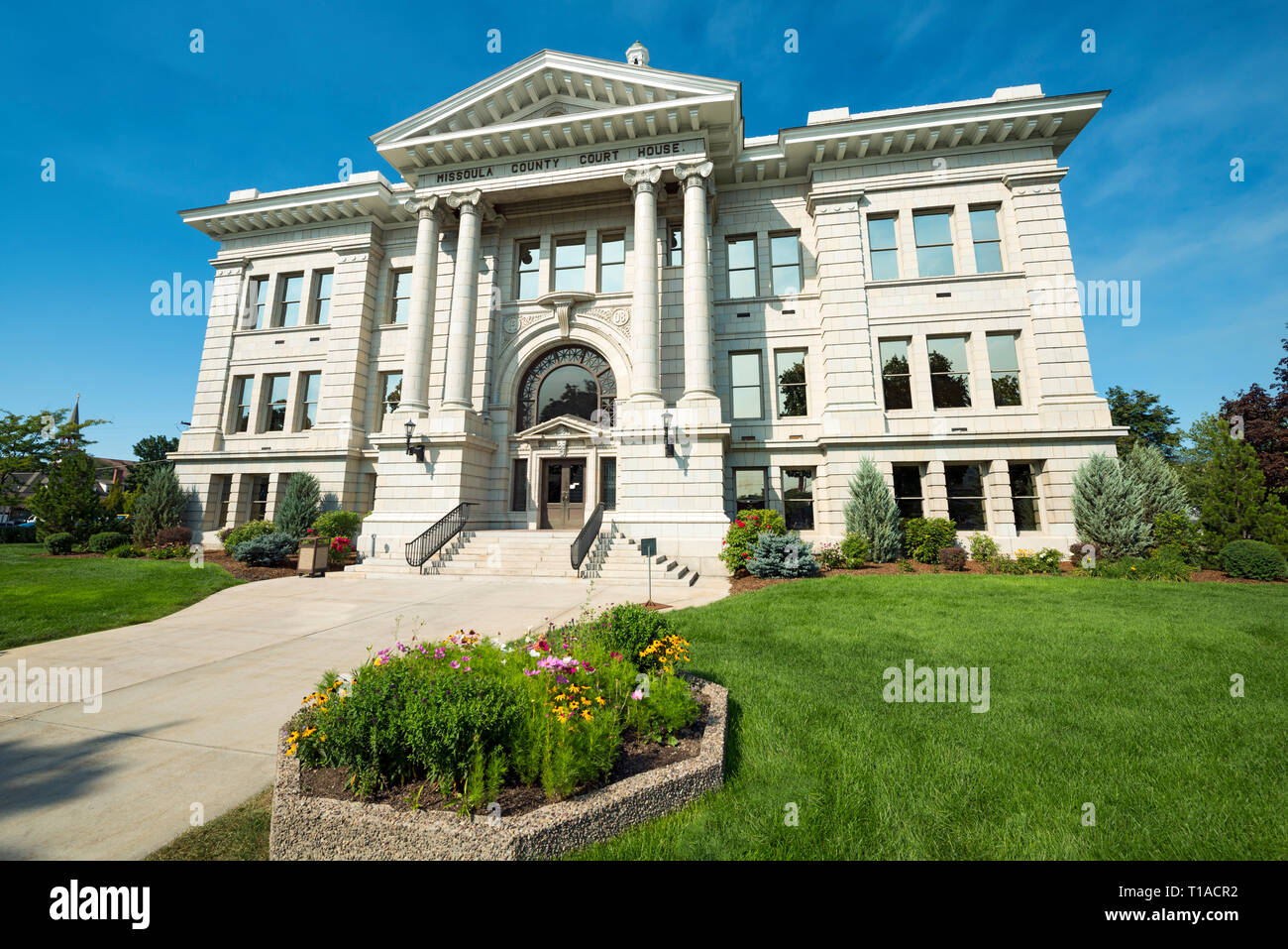 County Courthouse in Missoula, Montana con fiori Foto Stock
