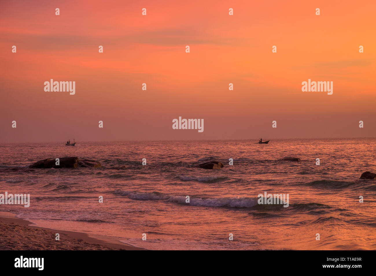 Questa grande mostra fotografica Il sunrise di Hua Hin in Thailandia la mattina presto a sunrise. Si può vedere molto bene la costa del golfo di Thailandia Foto Stock