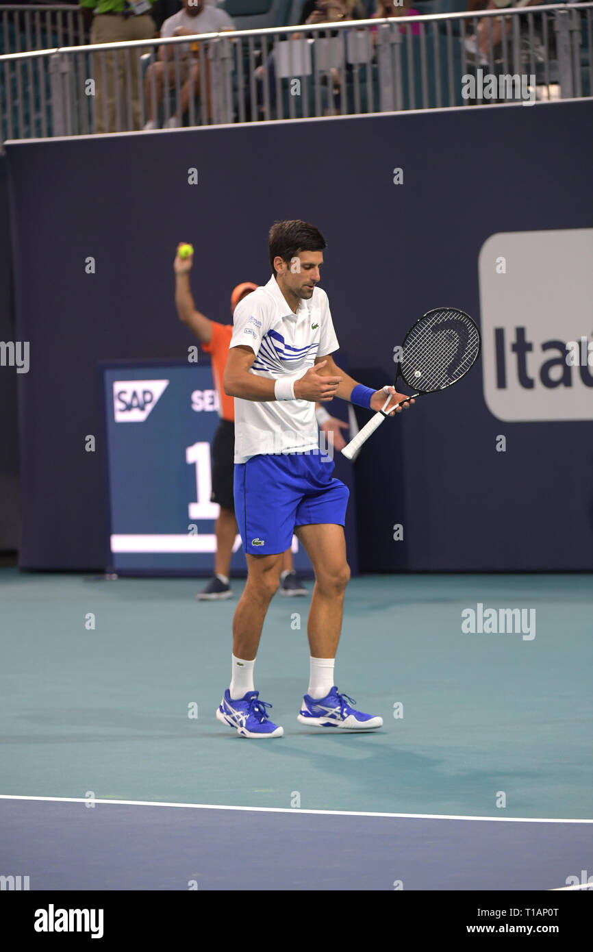 Giardini di Miami, Florida. Il 24 marzo 2019. Novak Djokovic di Serbia sconfigge Federico Delbonis di Argentina il giorno 7 del Miami Open presentato da Itau all'Hard Rock Stadium il 24 marzo 2019 nei giardini di Miami, Florida Persone: Novak Djokovic Foto Stock