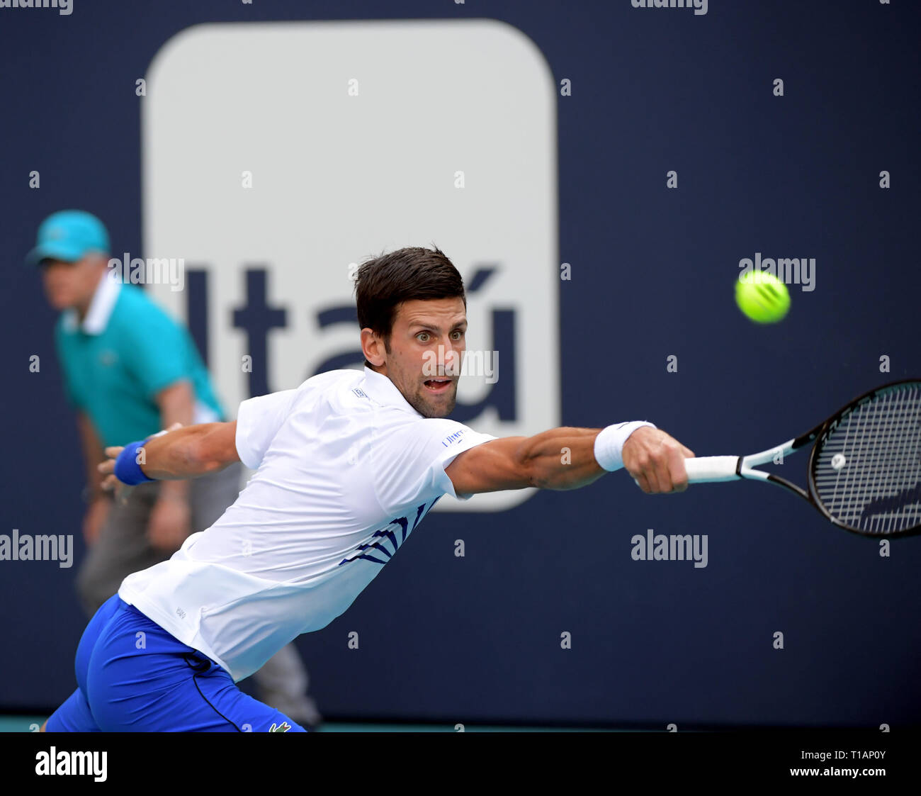 Giardini di Miami, Florida. Il 24 marzo 2019. Novak Djokovic di Serbia sconfigge Federico Delbonis di Argentina il giorno 7 del Miami Open presentato da Itau all'Hard Rock Stadium il 24 marzo 2019 nei giardini di Miami, Florida Persone: Novak Djokovic Foto Stock