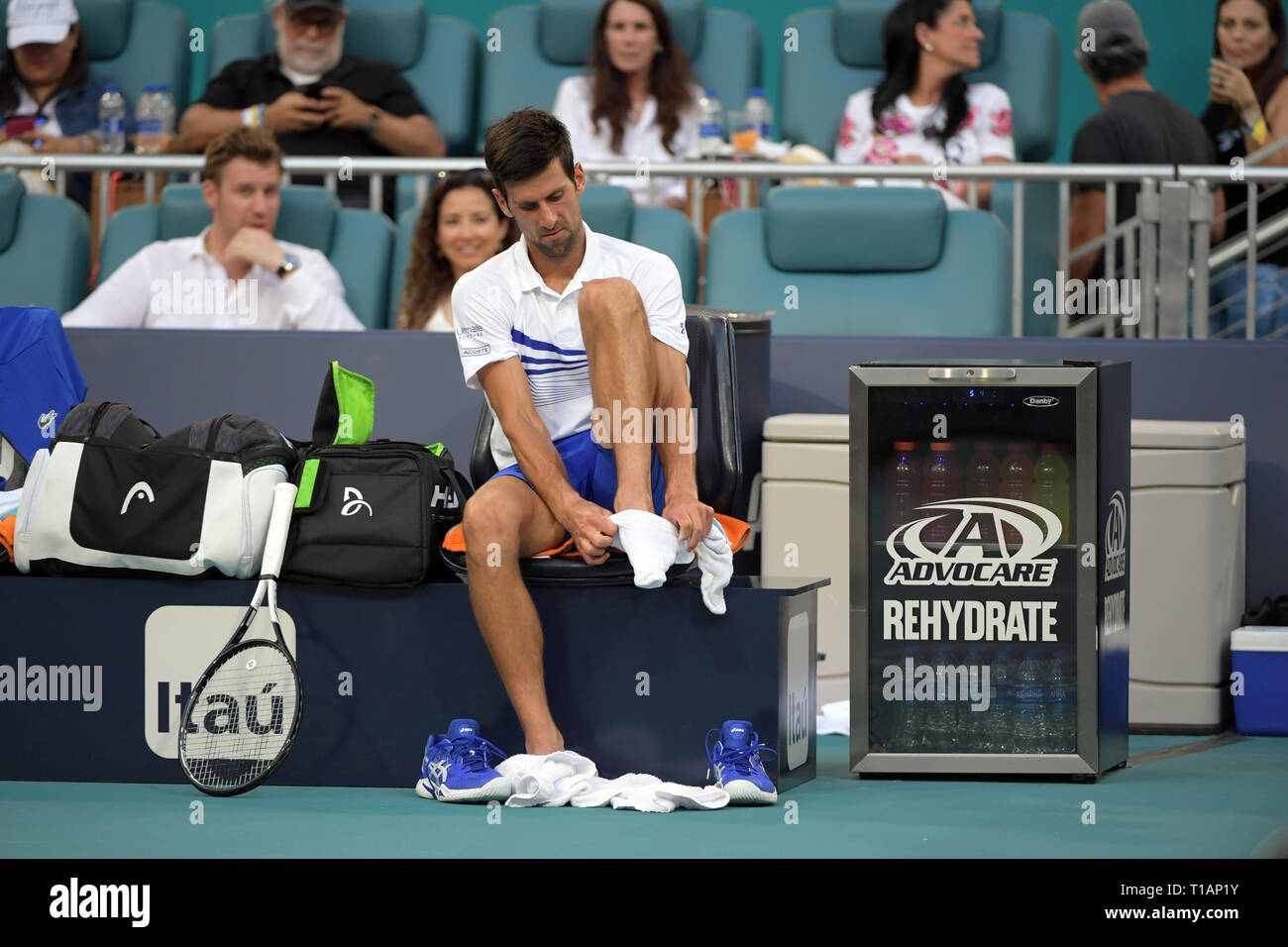 Giardini di Miami, Florida. Il 24 marzo 2019. Novak Djokovic di Serbia sconfigge Federico Delbonis di Argentina il giorno 7 del Miami Open presentato da Itau all'Hard Rock Stadium il 24 marzo 2019 nei giardini di Miami, Florida Persone: Novak Djokovic Foto Stock