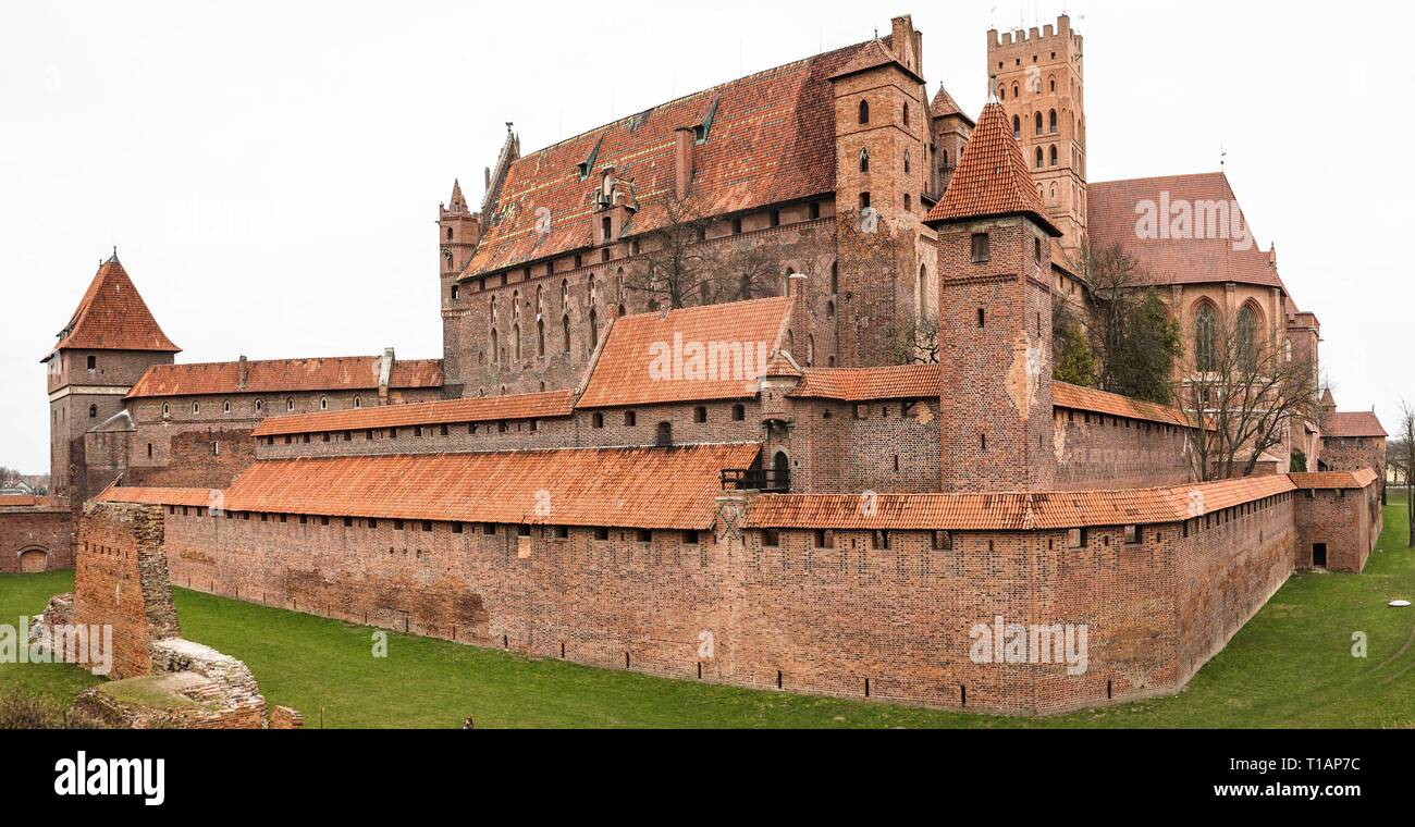 Malbork. 24 Mar, 2019. Foto scattata il 24 marzo 2019 mostra una vista del castello di Malbork in Malbork, a nord della Polonia. Il castello di Malbork è un 13esimo secolo castello teutonico e la Rocca si trova vicino alla città di Malbork, un sito patrimonio mondiale dell'UNESCO. Credito: Chen Xu/Xinhua/Alamy Live News Foto Stock