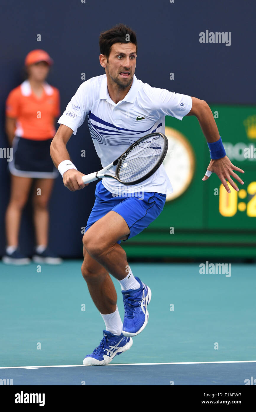 Giardini di Miami, FL, Stati Uniti d'America. 24 Mar, 2019. Novak Djokovic Vs Federico Delbonis sul Stadium corte durante il Miami Open svoltasi all'Hard Rock Stadium il 24 marzo 2019 nei giardini di Miami, Florida. Credito: Mpi04/media/punzone Alamy Live News Foto Stock