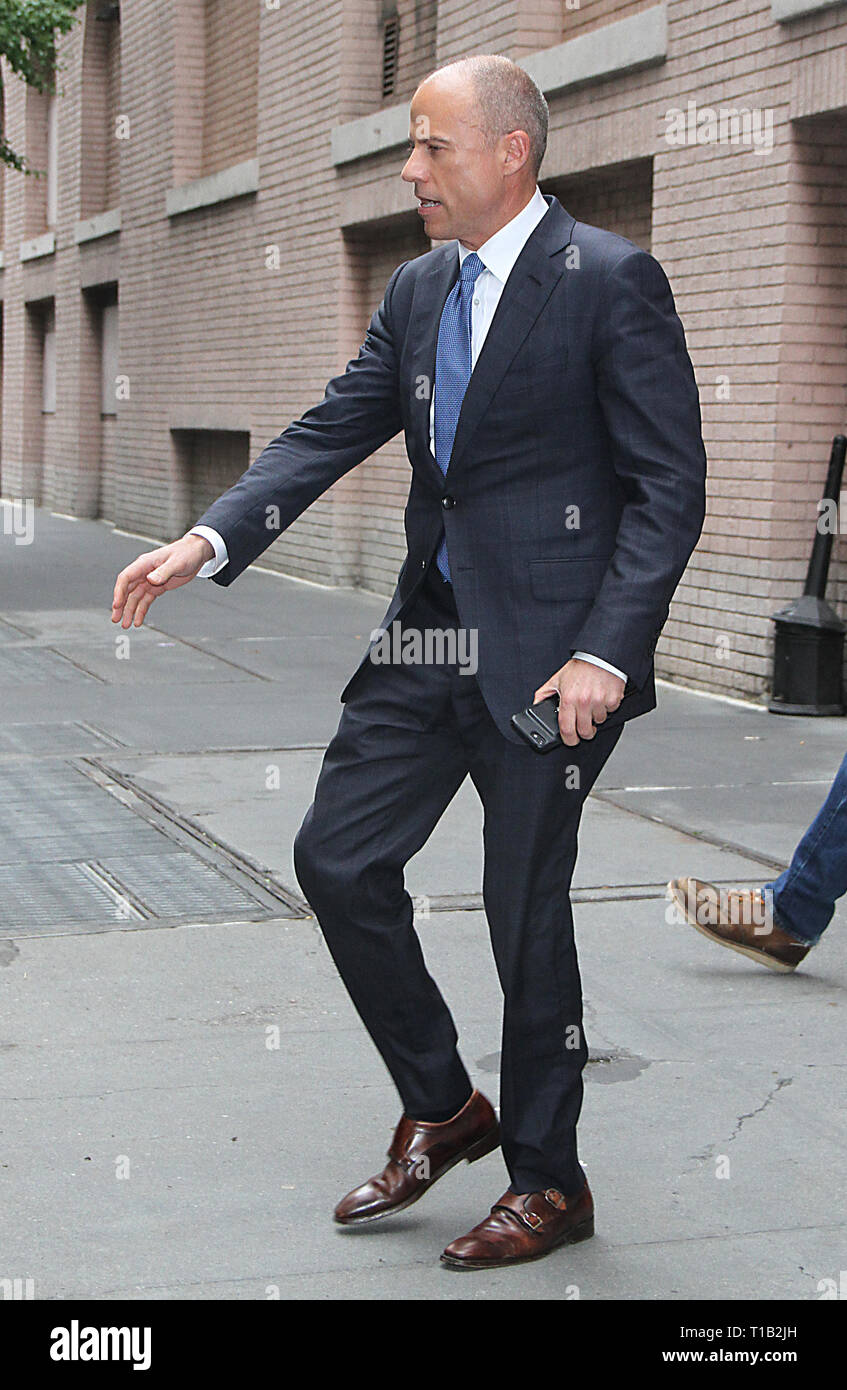 FILE: 25 mar 2019. Michael Avenatti arrestati per presunta di 20 milioni di dollari Nike estorsione tentativo. Foto originale prese NEW YORK, NY - 12 settembre: Michael Avenatti personal attorney per Stormy Daniels nella vista per parlare del suo nuovo libro la piena divulgazione e Donald Trump presso il New York, 12 settembre 2018 Credit:RW/MediaPunch Credito: MediaPunch Inc/Alamy Live News Foto Stock