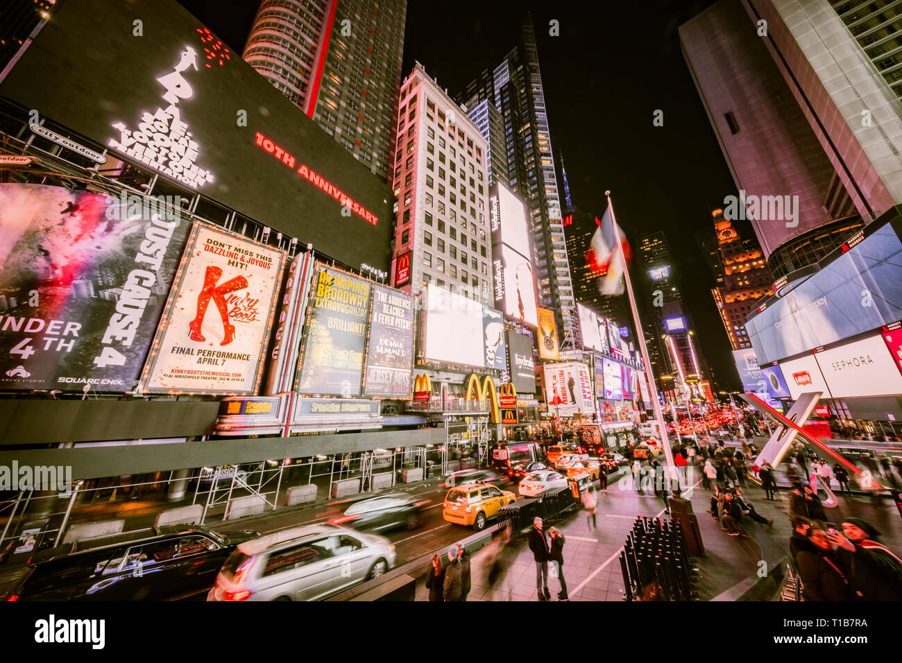 Times Square di notte in una fredda notte d'inverno. Foto Stock