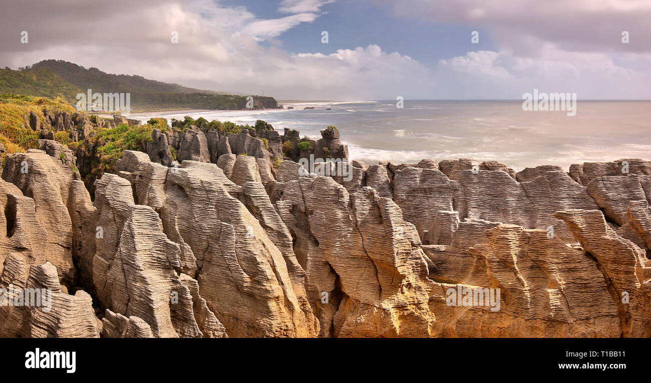 Pancake Rocks, Nuova Zelanda - Esposizione lunga Foto Stock