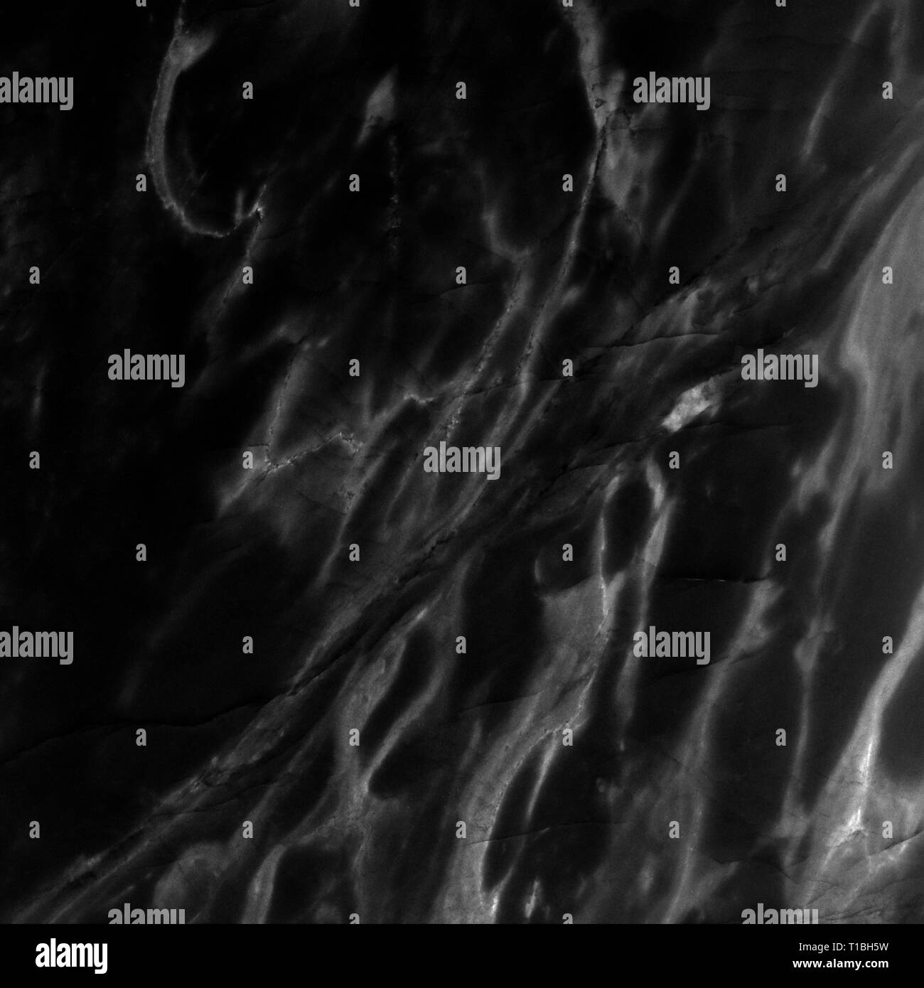 Texture di marmo sul marmo nero la superficie della piastrella, closeup foto sul marmo nero superficie di piastrelle sul pavimento in marmo presentano una texture di marmo in una piastrella, nero b Foto Stock