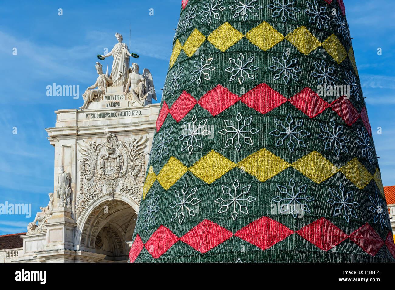 Praça do Comercio square e Augusta Street Arco di Trionfo al tempo di Natale, Lisbona, Portogallo Foto Stock