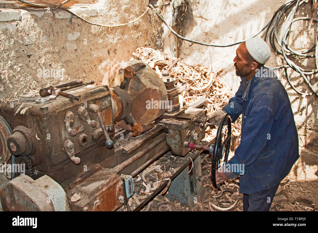 Uighur nan gira grande blocco di legno, Hotan, regione autonoma di Xinjiang, Cina. Foto Stock