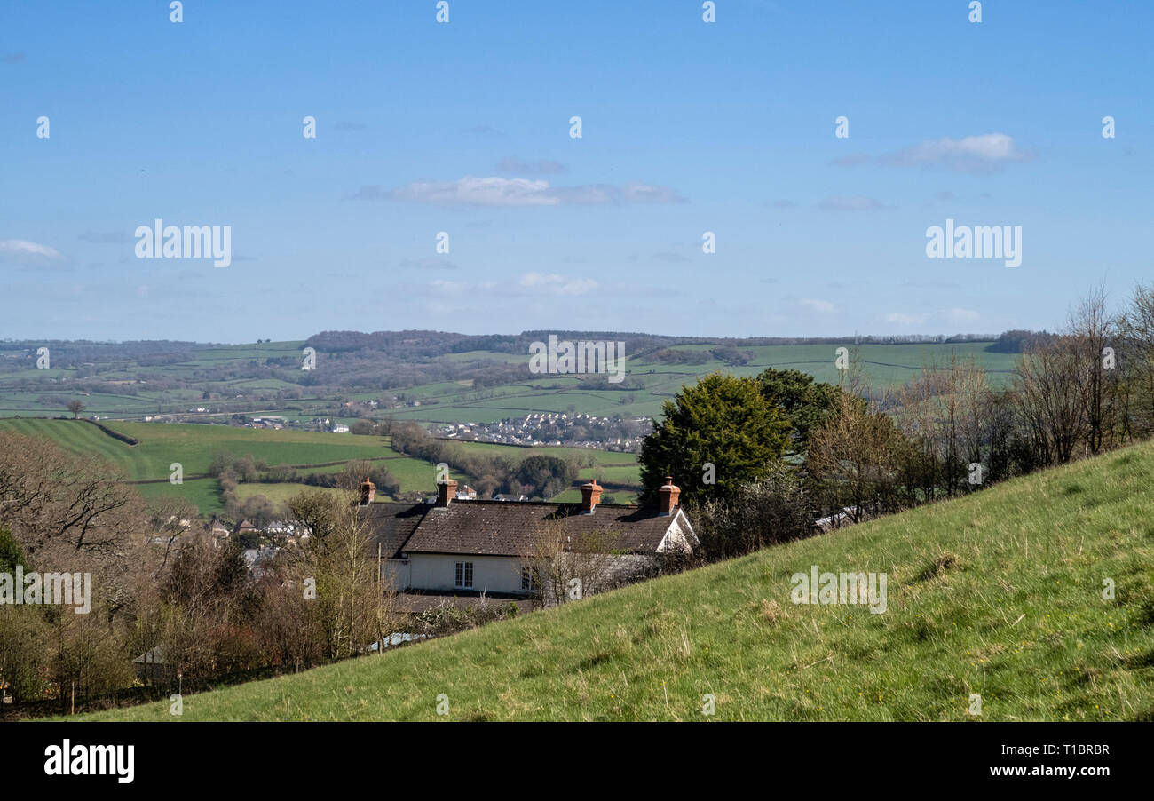 Casa costruita in collina vicino Colyton, Devon, con i campi e aperta campagna con una splendida vista. Foto Stock