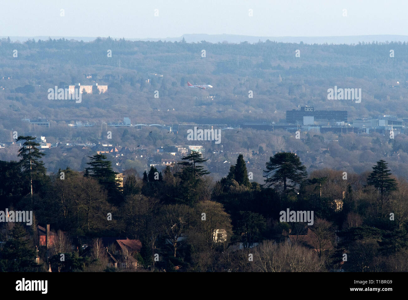 Un aereo easyjet atterra all'Aeroporto di Gatwick di Londra il 22 marzo 2019. Foto Stock