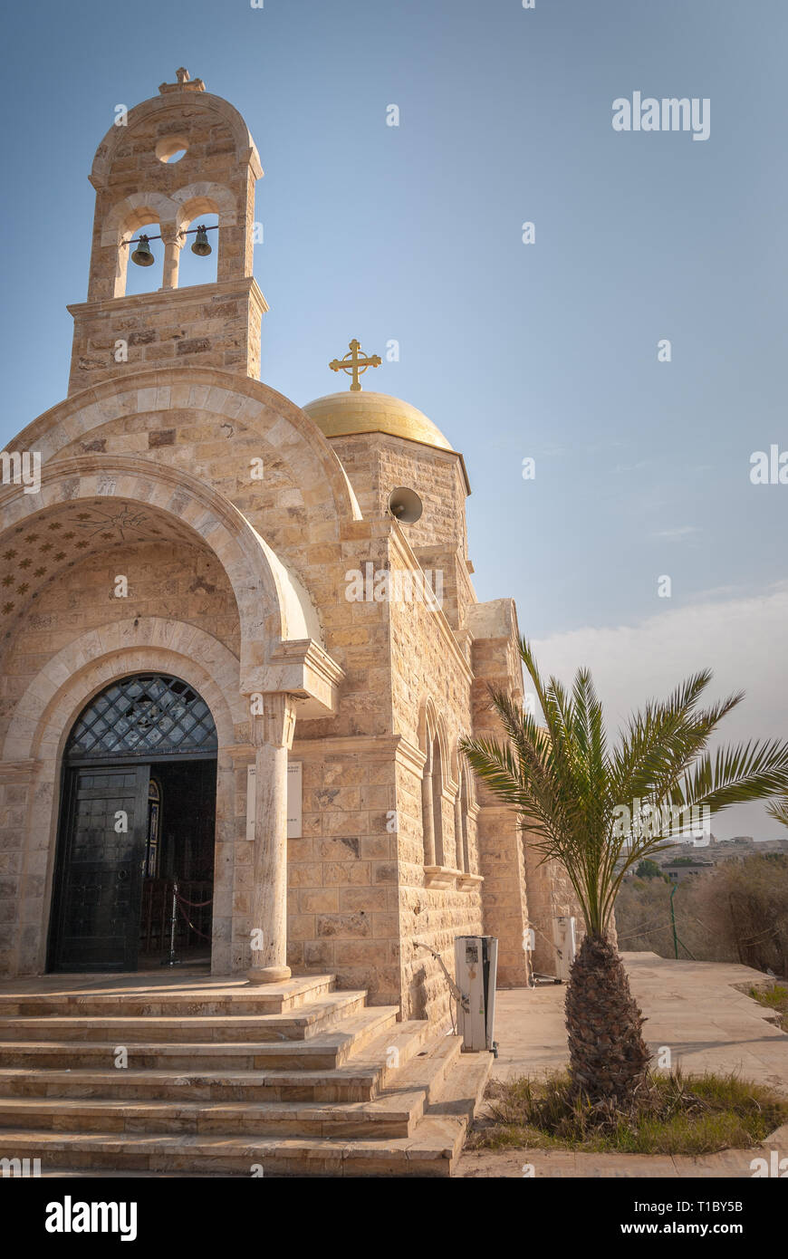 La nuova costruzione Chiesa greco-ortodossa di Giovanni Battista nel Battesimo sito 'a Betania oltre il Giordano" (Al-Maghtas) in Giordania, Medio Oriente Foto Stock