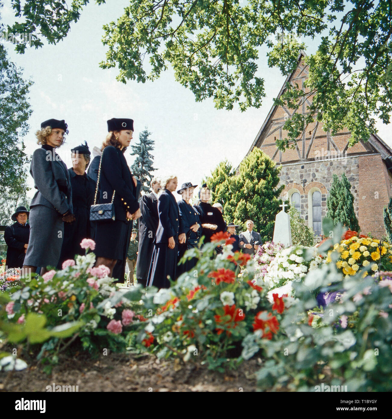 Das Erbe der Guldenburgs, Fernsehserie, Deutschland 1986 - 1988, Folge: 'Dcome testamento falsche', Darsteller: Sydne Roma, Iris Berben, Katharina Böhm, Christiane Hörbiger, Monika Peitsch Foto Stock