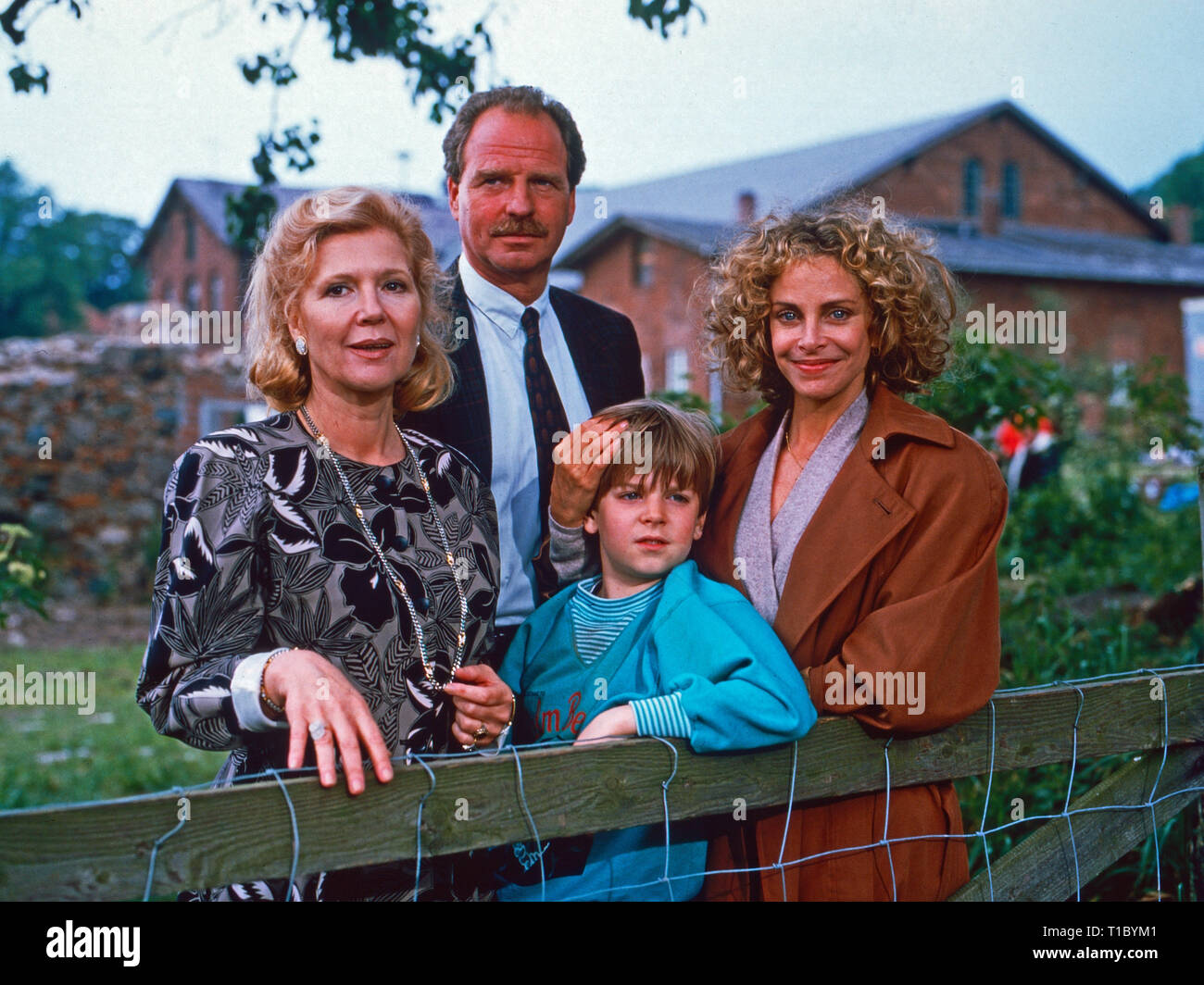 Das Erbe der Guldenburgs, Fernsehserie, Deutschland 1986 - 1988, Folge: 'Dcome gleiche Boot', Darsteller: Christiane Hörbiger, Friedrich von Thun, Arne Kähler, Sydne Rome Foto Stock