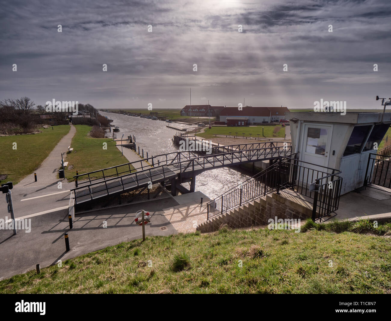 Kammerslusen cancelli aperti per il mare di Wadden nei pressi di Ribe, Danimarca Foto Stock