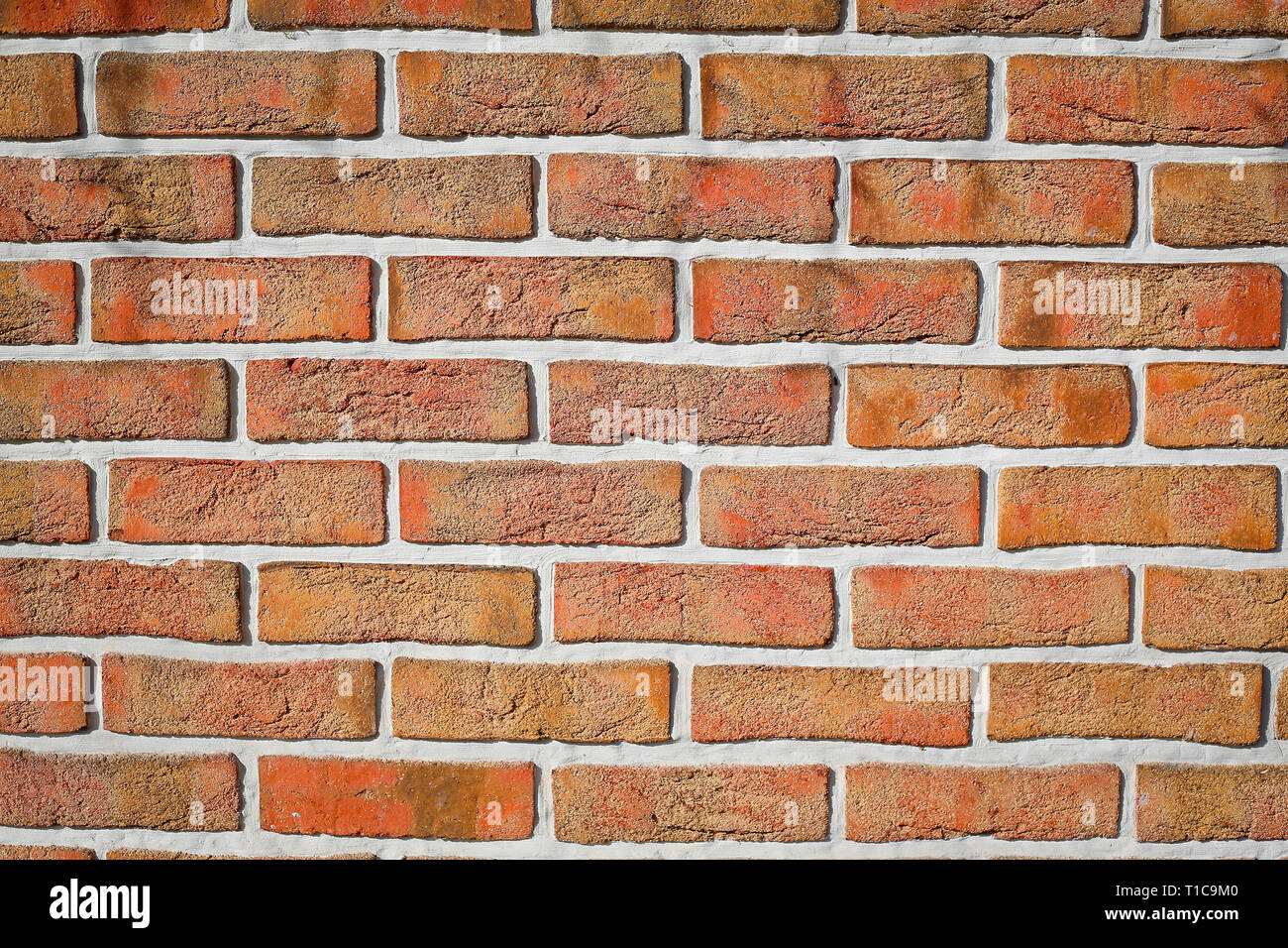 Il muro di mattoni del incrinato in mattoni decorativi è rosso  .Texture.Background Foto stock - Alamy