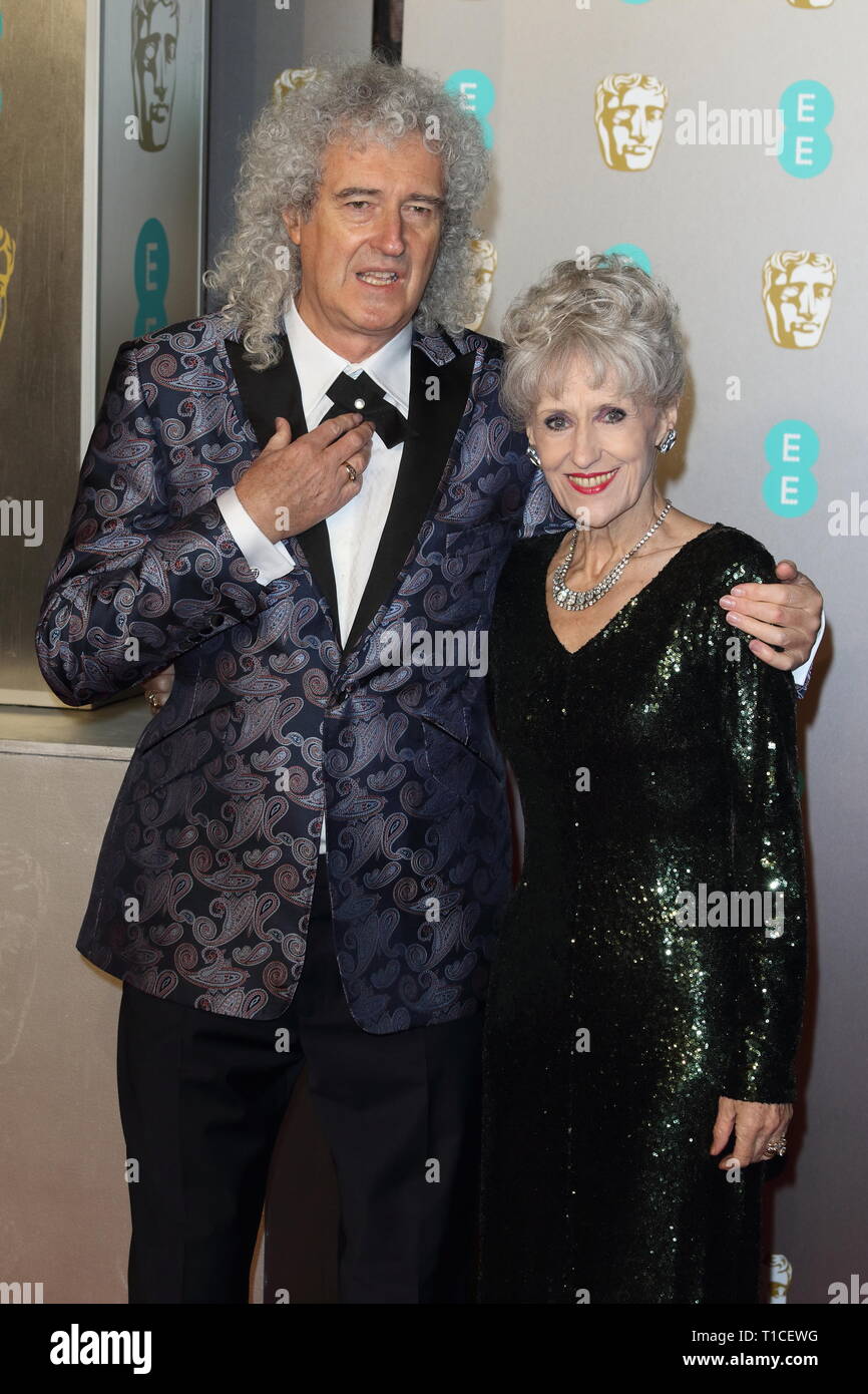 Londra, Regno Unito. Brian May e Anita Dobson agli EE British Academy Film Awards alla Royal Albert Hall di Kensington, Londra domenica 10 febbraio 2019 Rif: LMK73-J4345-110219 Keith Mayhew/Landmark Media. . Foto Stock