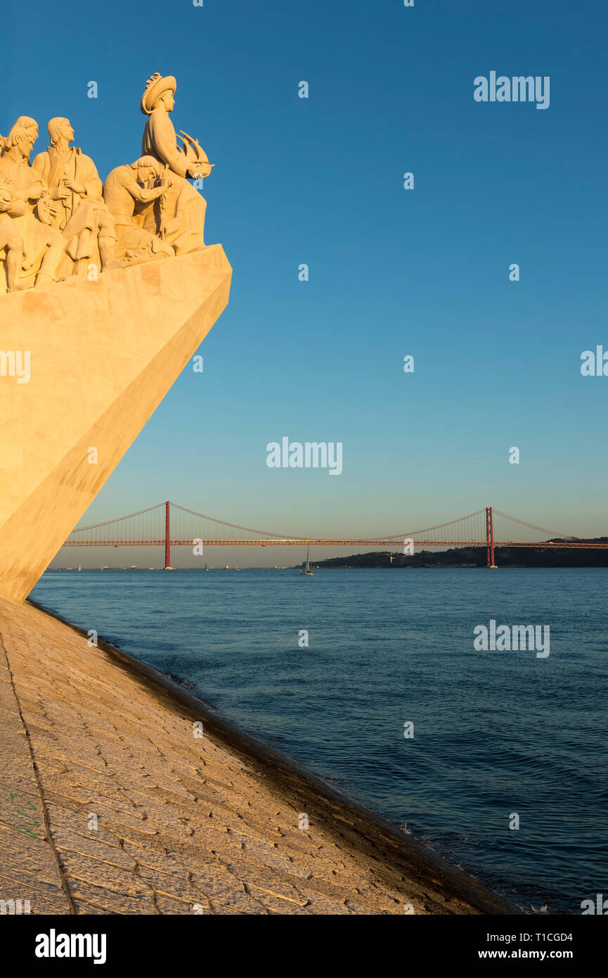 Il Monumento delle Scoperte, Padrão dos Descobrimentos, quartiere Belem, Lisbona, Portogallo Foto Stock