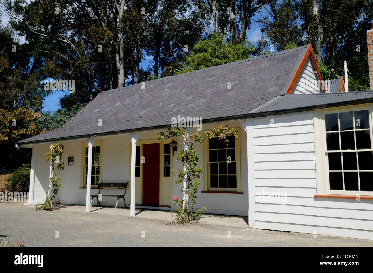 Stoddart Cottage a Porto di Diamante vicino a Christchurch Nuova Zelanda. Esso è stato registrato come una categoria 1 Struttura del patrimonio. Foto Stock