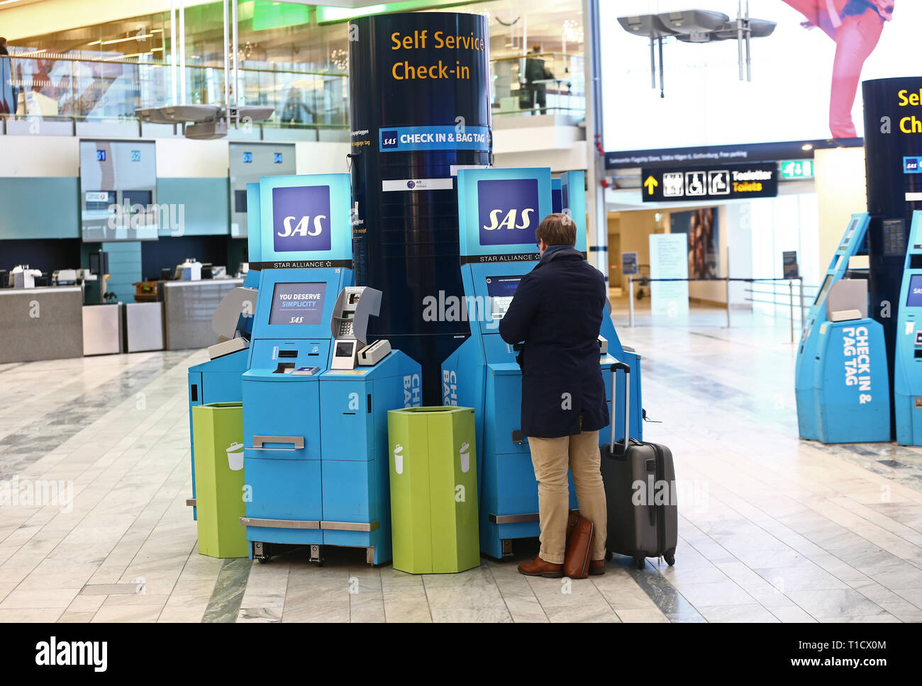 LANDVETTER 20171118 la compagnia aerea SAS, qui di check-in self service, a Gotenborg Landvetter airport. Foto Jeppe Gustafsson Foto Stock
