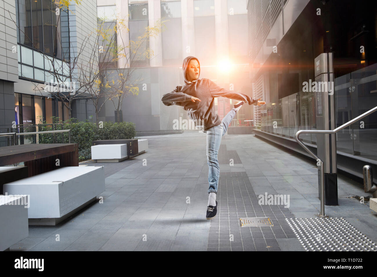 La danza è la sua passione. I supporti misti Foto Stock