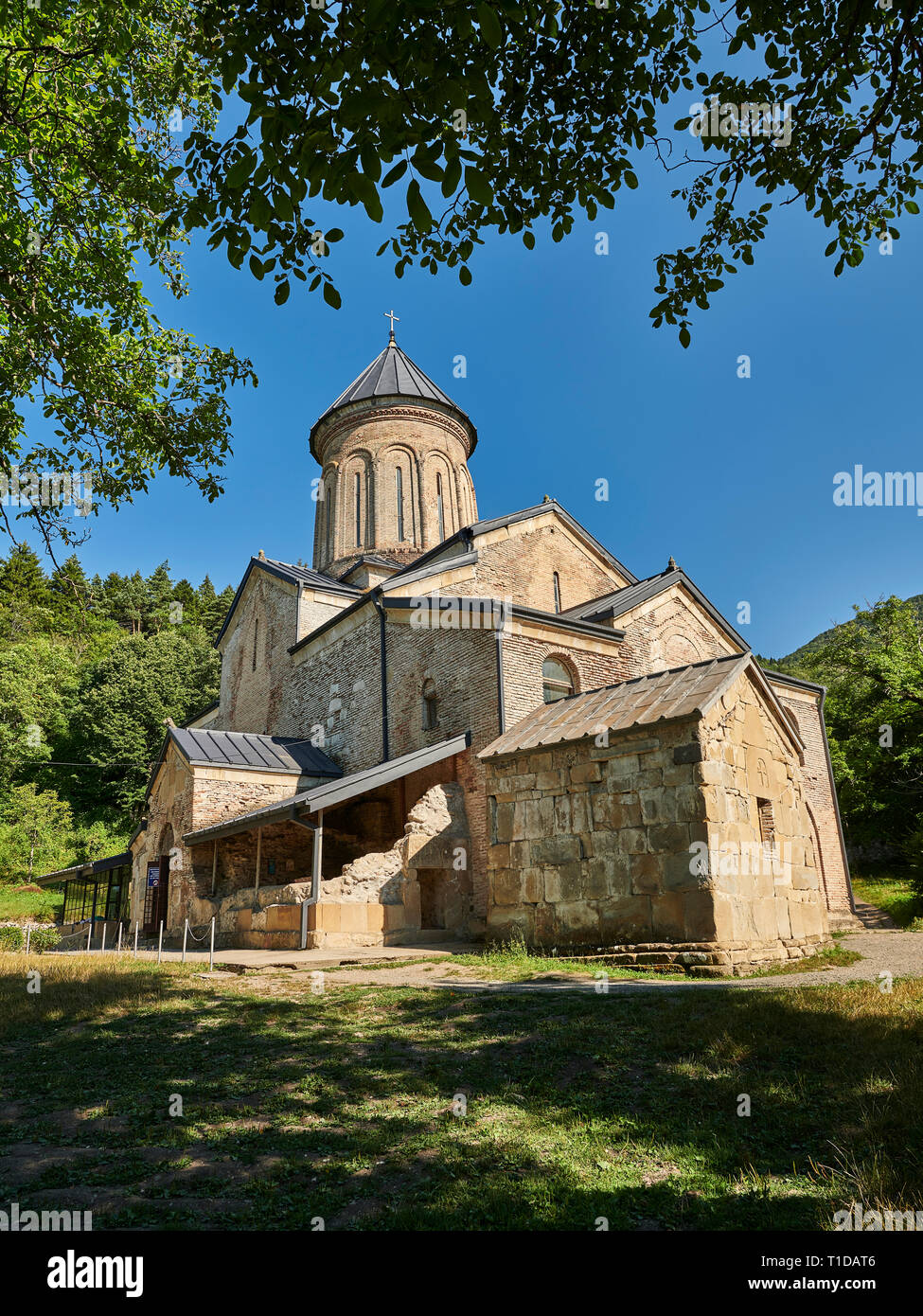 Foto e immagini di La chiesa di San Nicola nel centro storico medievale monastero Kintsvisi Ortodossa Georgiana Monastero Complesso Shida Kartli Regione, Georg Foto Stock